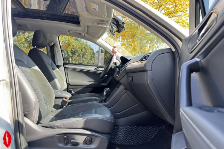 大众 途观L 2019款 330TSI 自动两驱全景舒适版 国VI中控内饰7004