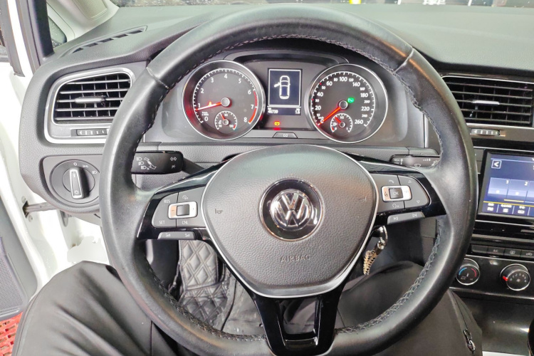 大众 高尔夫 2018款 1.6L 自动舒适型中控内饰13