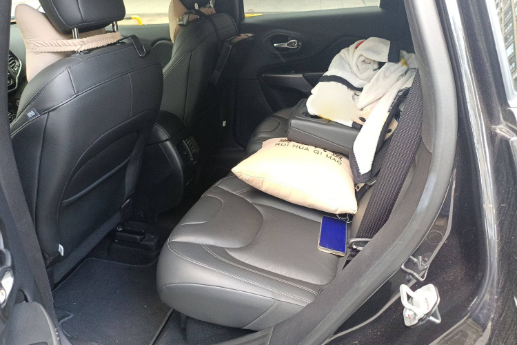 Jeep 自由光 2020款 2.0T 两驱领先版中控内饰7004