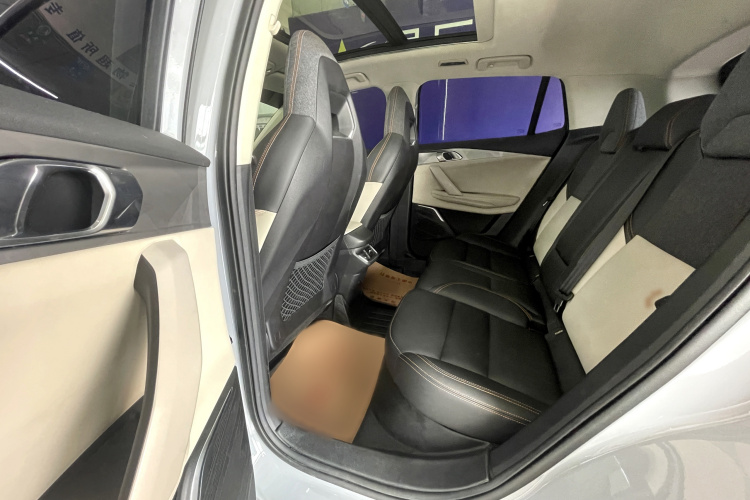 领克06 EM-P 2022款 PHEV 84KM续航版 Pro中控内饰7011