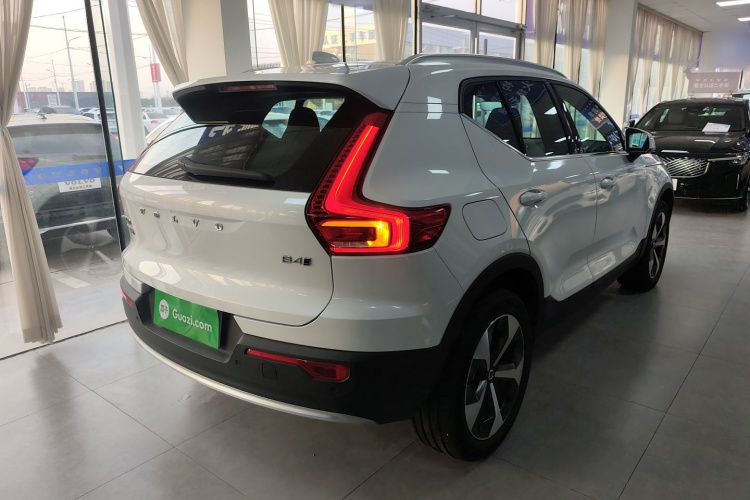 沃尔沃XC40 2024款 B4 四驱智远豪华版车身外观7