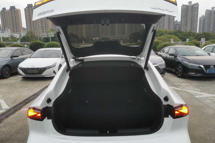 长安UNI-V 2023款 1.5T 尊贵型机舱底盘23