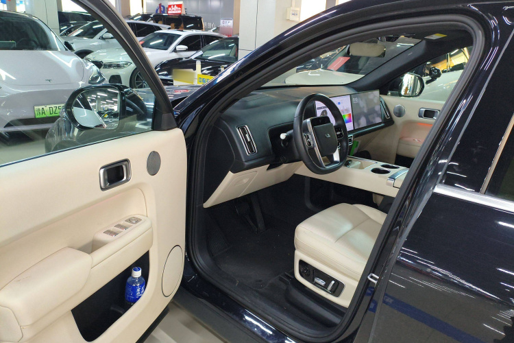 理想汽车 理想L9 2022款 Max中控内饰20