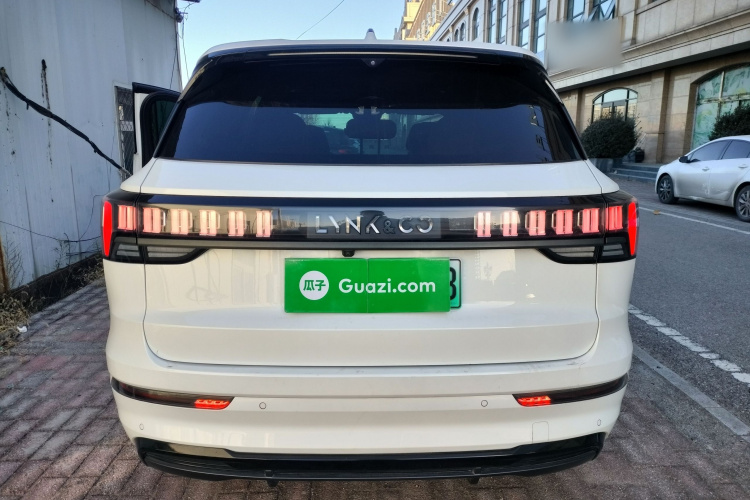 领克09 EM-P 2023款 2.0TD EM-P 远航版PM 七座车身外观6