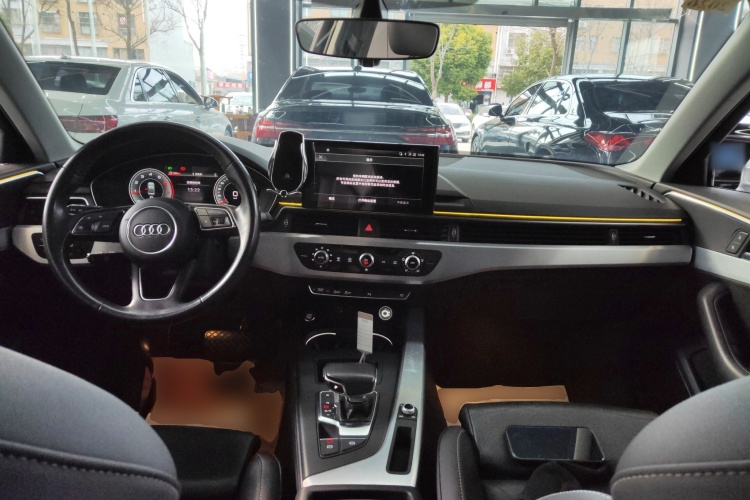 奥迪A4L 2022款 40 TFSI 时尚动感型中控内饰12
