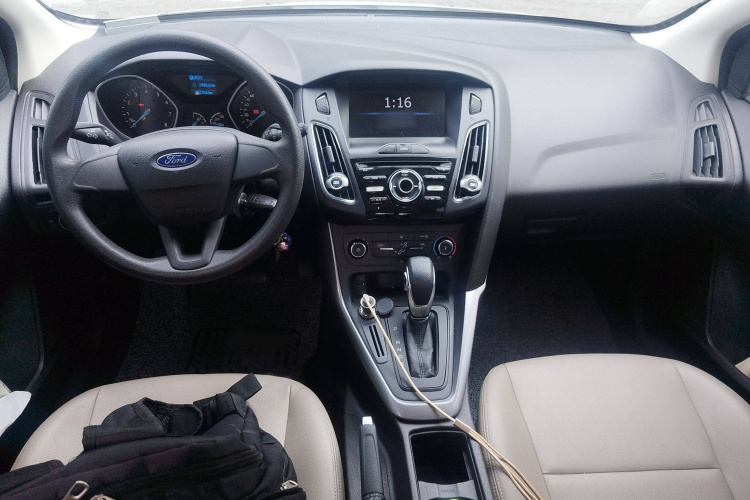 福特 福克斯 2018款 两厢经典 1.6L 自动舒适型智行版中控内饰7002