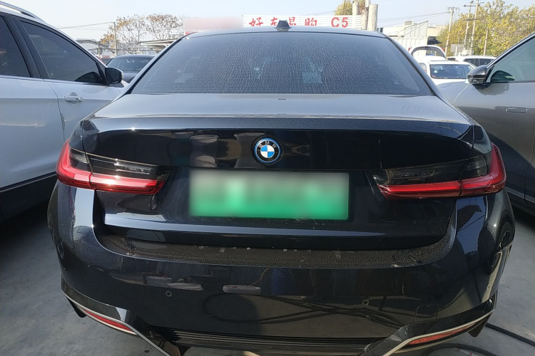 宝马i3 2022款 eDrive 35 L车身外观6