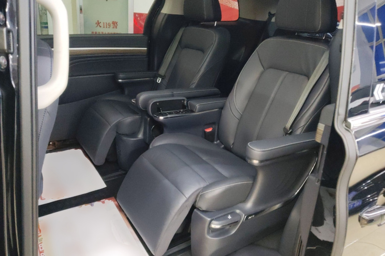 广汽传祺 传祺M8 2023款 大师系列 390T 至尊版中控内饰21