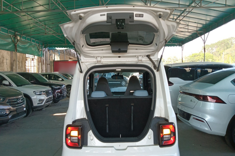 吉利银河 2024款 改款 熊猫mini 200km 龙腾版机舱底盘23