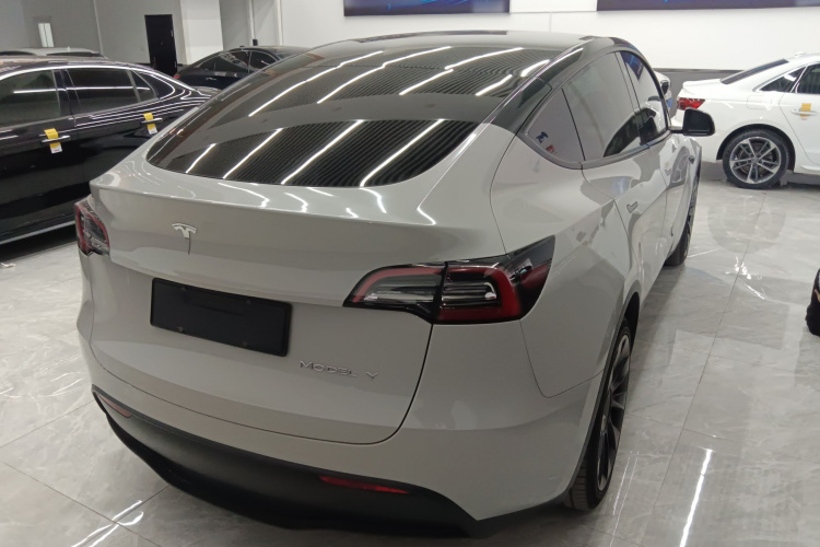 特斯拉 Model Y 2021款 标准续航后驱版车身外观7