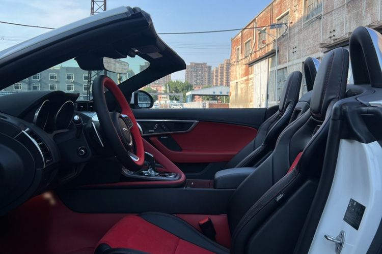 捷豹F-TYPE 2019款 2.0T 敞篷版中控内饰7001