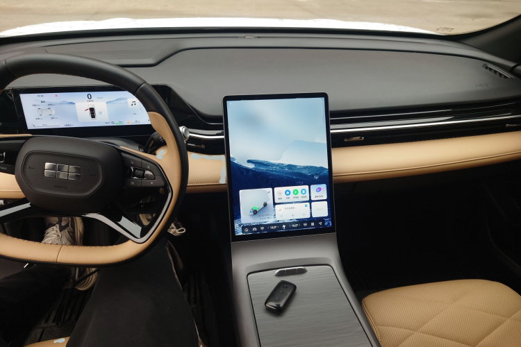 吉利银河 银河L6 2023款 125km 星舰中控内饰12