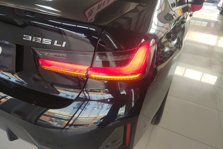 宝马3系 2023款 325Li M运动套装车身外观9