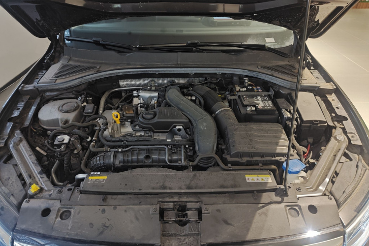 大众 宝来 2023款 300TSI DSG尊行版机舱底盘24