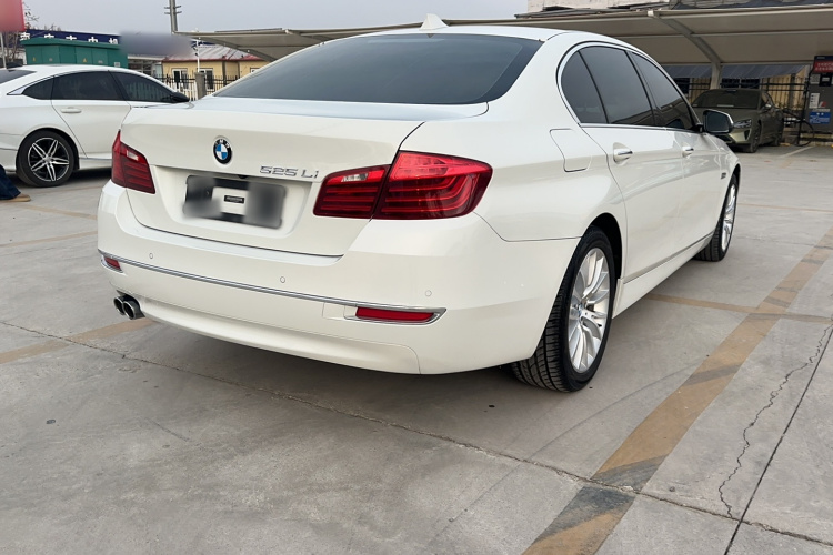 宝马5系 2014款 525Li 豪华设计套装车身外观6003