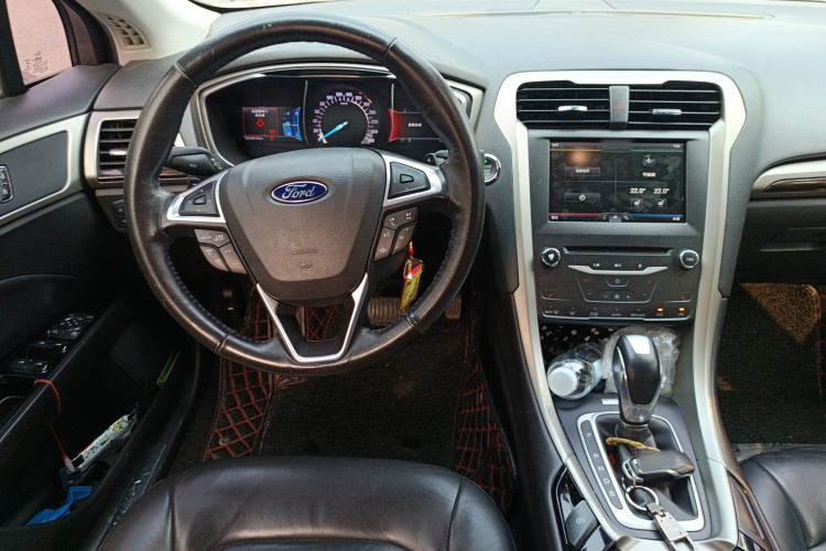 福特 蒙迪欧 2013款 2.0L GTDi200豪华型中控内饰13
