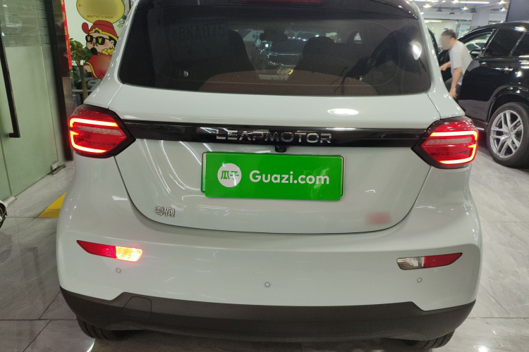 零跑汽车 零跑T03 2023款 403智享版车身外观6