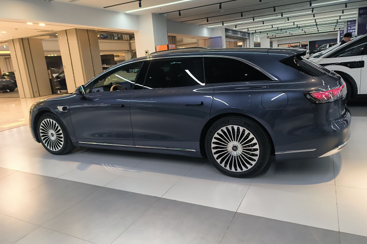 鸿蒙智行 享界S9T 2025款 增程 Ultra长续航版车身外观4