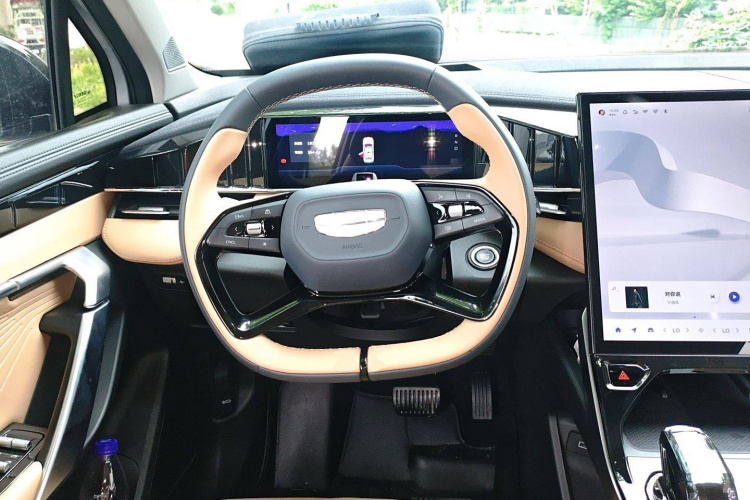 吉利汽车 博越L 2023款 2.0TD DCT旗舰型中控内饰13