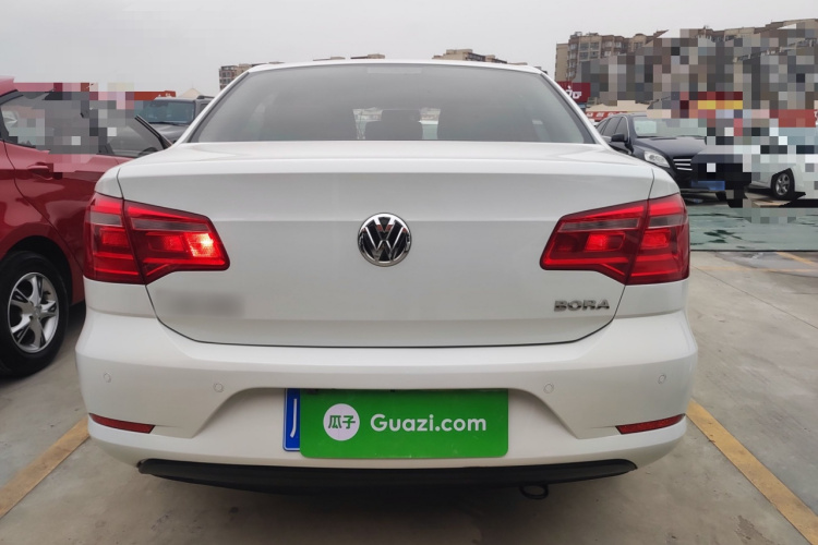 大众 宝来 2014款 1.6L 手动时尚型车身外观6