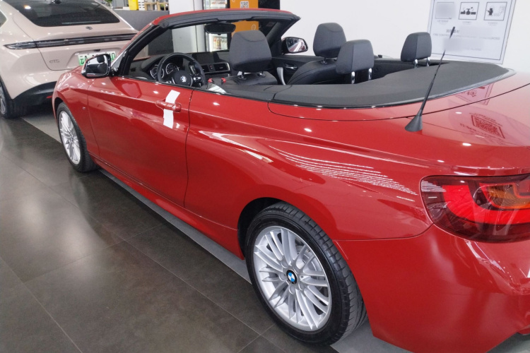 宝马2系(进口) 2015款 220i 敞篷轿跑车 M运动型车身外观4