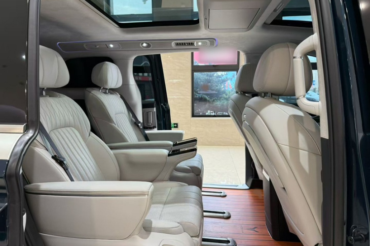 岚图汽车 岚图梦想家 2025款 PHEV 四驱旗舰鲲鹏版中控内饰7003