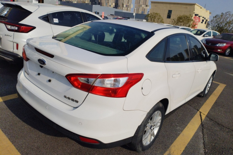 福特 福克斯 2012款 三厢 1.6L 自动舒适型车身外观6005