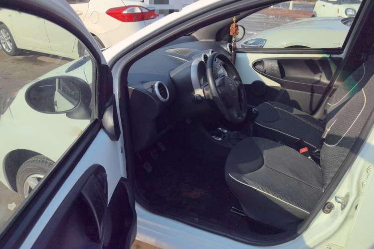 比亚迪F0 2015款 1.0L 铉酷型中控内饰20