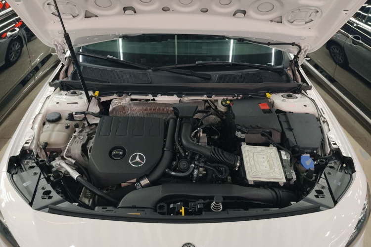 奔驰A级 2019款 A 200 L 运动轿车机舱底盘24