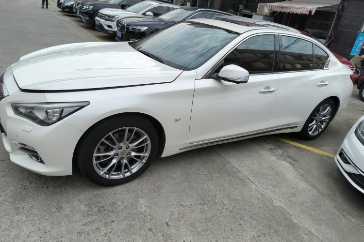 英菲尼迪Q50L 2016款 2.0T 悦享版车身外观4