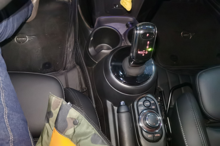 MINI 2023款 改款 1.5T COOPER 艺术家局部细节18