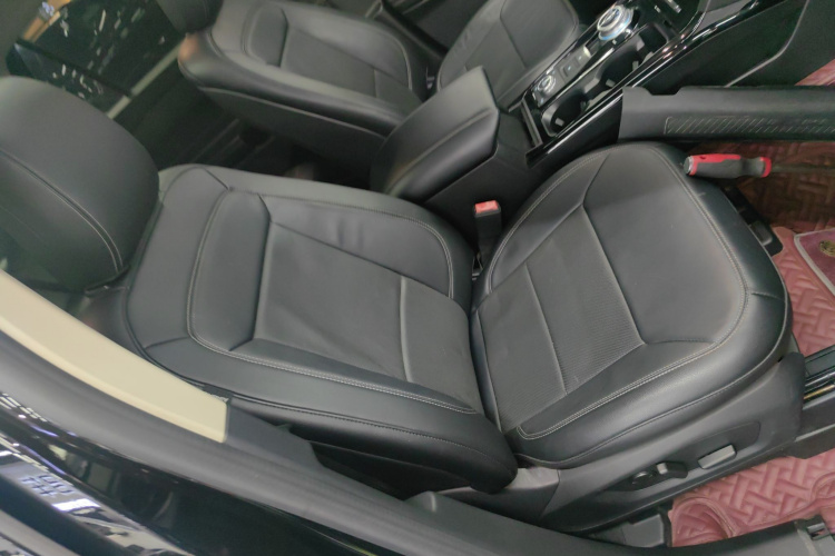 福特 探险者 2020款 EcoBoost 285 四驱风尚版 7座局部细节41