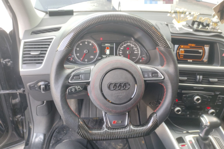 奥迪Q5 2018款 典藏版 40 TFSI 技术型中控内饰13