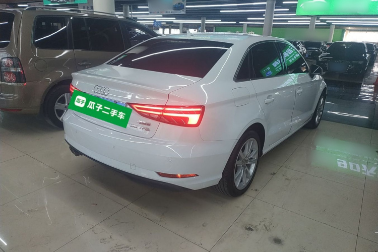奥迪A3 2018款 30周年年型 Limousine 35 TFSI 进取型车身外观7