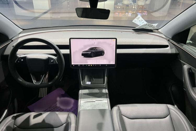 特斯拉 Model Y 2025款 后轮驱动版中控内饰7004