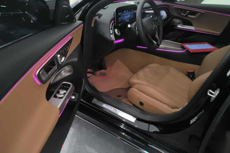 奔驰E级 2025款 E 300 L 豪华型中控内饰20