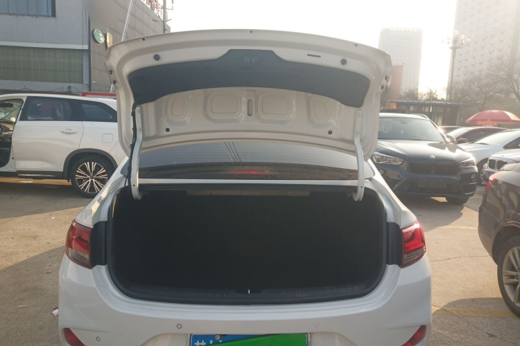 现代 悦动 2018款 1.6L 自动悦目版GL 国VI机舱底盘23