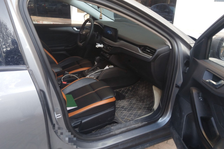 福特 福克斯 2022款 两厢 EcoBoost 180 自动竞速版局部细节9005