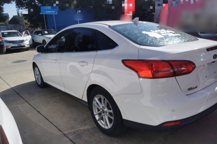 福特 福克斯 2017款 三厢 EcoBoost 180 自动精英型车身外观4