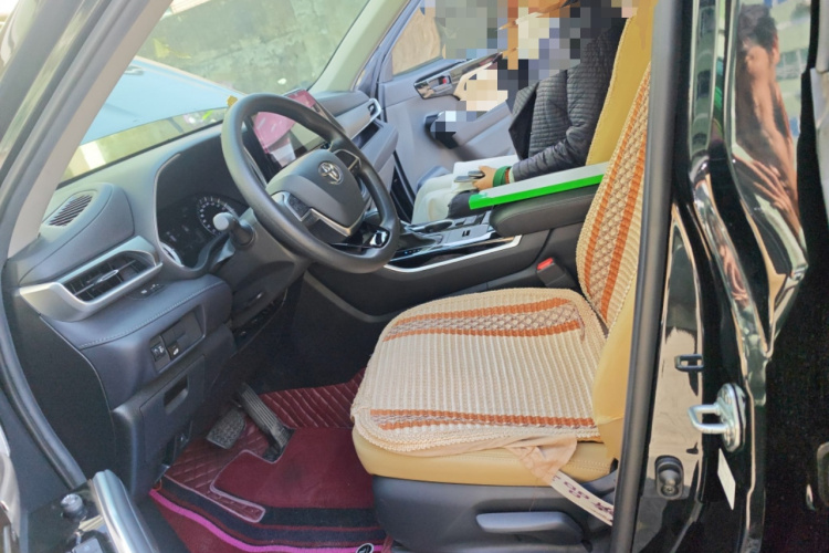 丰田 汉兰达 2022款 双擎 2.5L 四驱精英版 7座中控内饰19