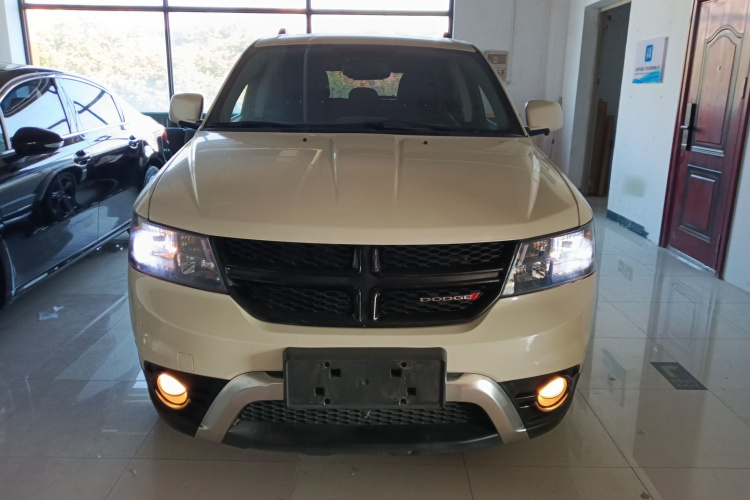 道奇 酷威 2016款 2.4L 两驱旅行版车身外观2