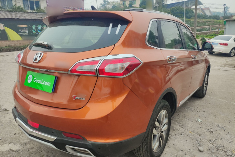 北汽威旺S50 2016款 1.5T CVT乐动尊享型车身外观7