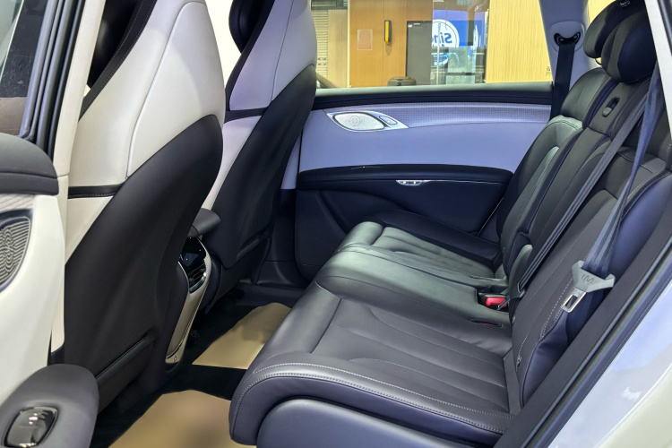 智己汽车 智己LS7 2023款 77kWh Urban Fit后驱版中控内饰7004