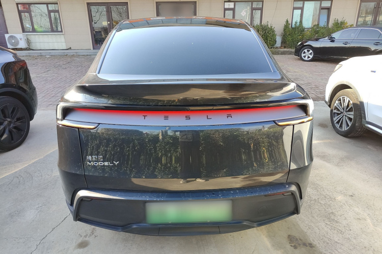 特斯拉 Model Y 2025款 后轮驱动版车身外观6