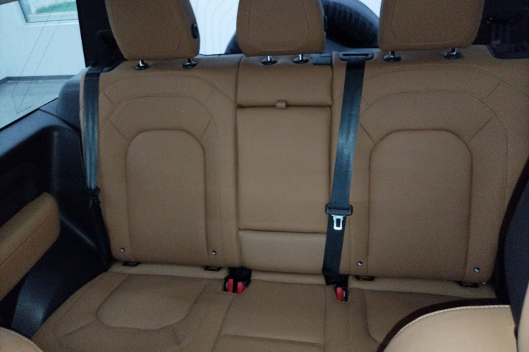 路虎卫士 2023款 90 3.0T P400 暗黑特别版中控内饰21