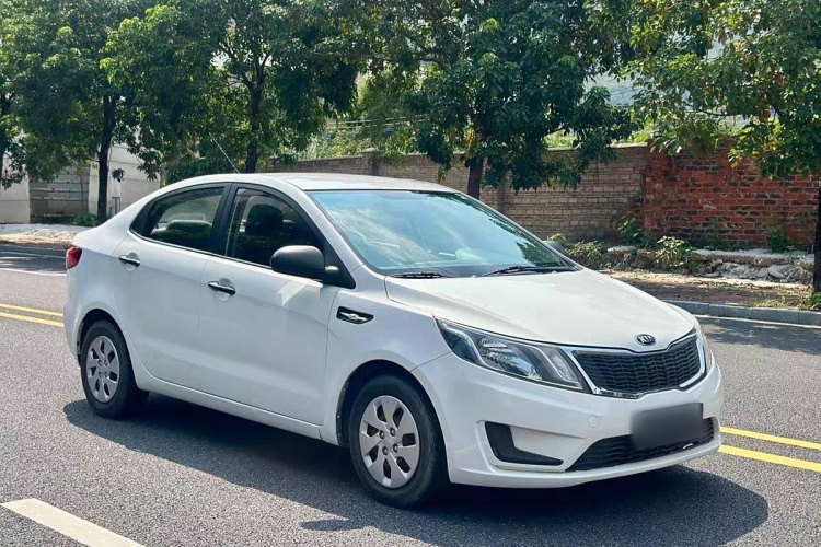 起亚K2 2012款 三厢 1.4L MT GLS纪念版车身外观6003