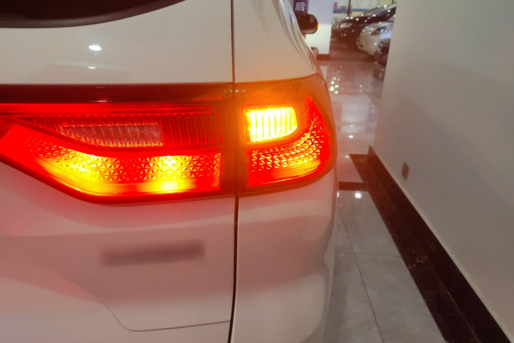 哈弗M6 2021款 PLUS 1.5T DCT精英智联型车身外观9