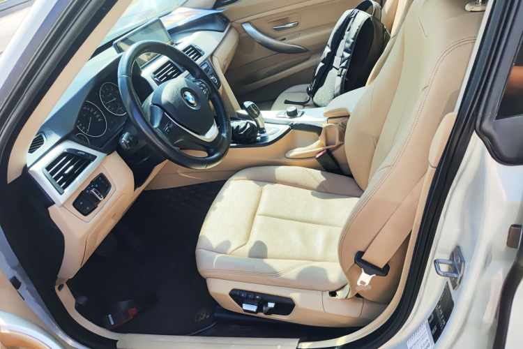 宝马3系GT 2014款 320i 领先型局部细节19