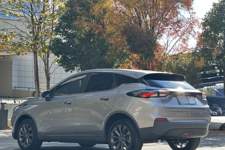 吉利几何C 2022款 蓝莓C400车身外观6007