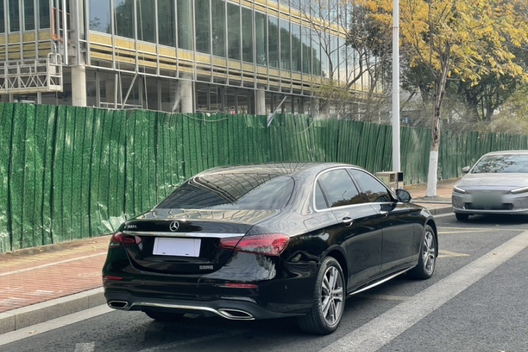 奔驰E级 2022款 改款 E 260 L 运动型车身外观6007